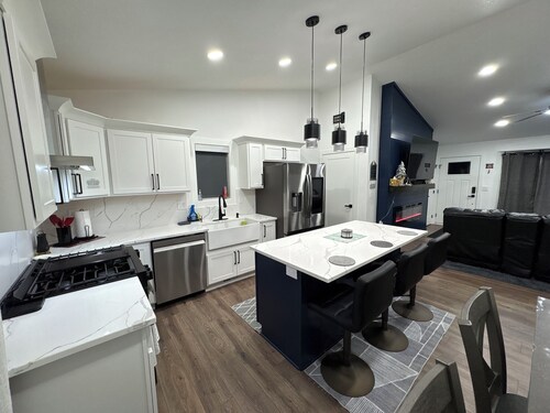 Lovely 4-bedroom house in peaceful Des Moines close to all Downtown attractions.