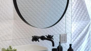 Basic Suite, Vineyard View | Bathroom