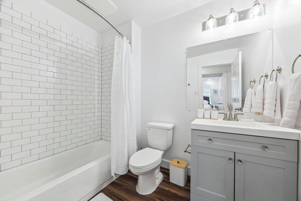 Hair dryer, towels, soap, toilet paper - Rice Village Escape Dining • Shopping • Fun (Houston)