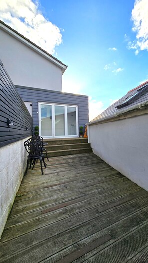 Terrace/patio - Spacious apartment, 2 mins walk to the beach! (Perranporth)