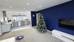 Interior - Spacious apartment, 2 mins walk to the beach! (Perranporth)