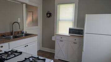 Micro-ondes, four, plaque de cuisson