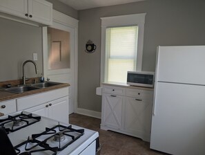 Four à micro-ondes, un four, surface de cuisson