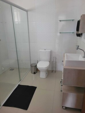 Shower, towels, toilet paper - Spacious and comfortable house in the Ingleses neighborhood. (Florianópolis)