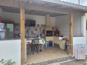 Outdoor dining - Spacious and comfortable house in the Ingleses neighborhood. (Florianópolis)