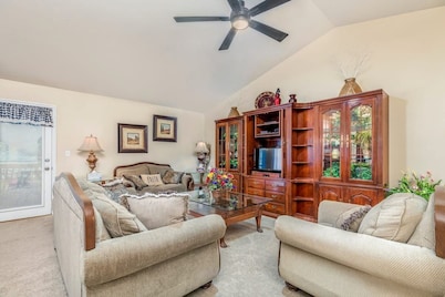 Spacious 5-bedroom house in serene O'Fallon with AC