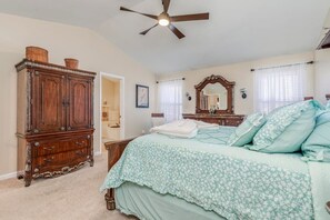 5 bedrooms, iron/ironing board, WiFi, bed sheets