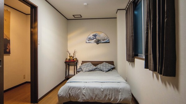 4 bedrooms, iron/ironing board, travel crib, free WiFi