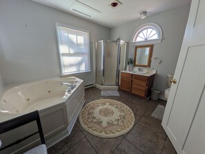 Shower, jetted tub, towels, soap - Marvelous 8-bedroom estate in charming Champlain, VA.  Your Wedding Retreat! (Champlain)