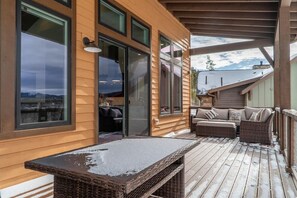 Terrace/patio - Luxury Mountain Home • Views + Hot Tub (Winter Park)