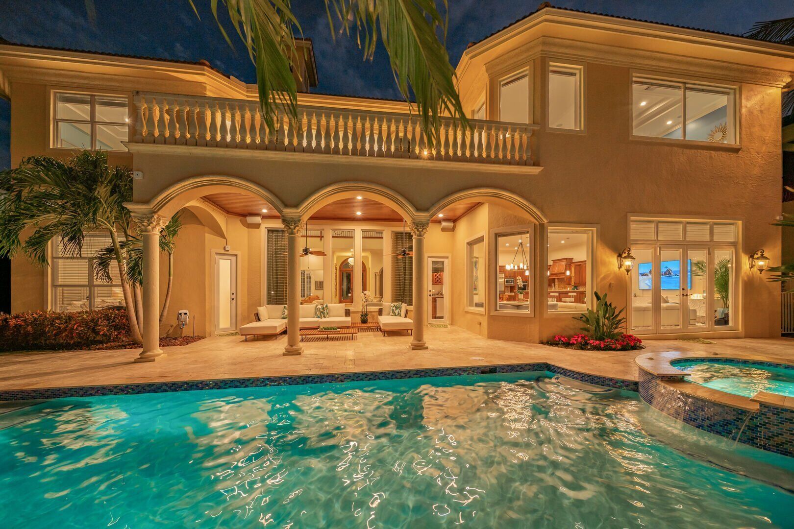 حمّام سباحة مُدفَّأ