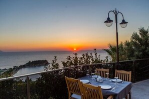 Outdoor dining - Palmera Hotel (Kuşadası)