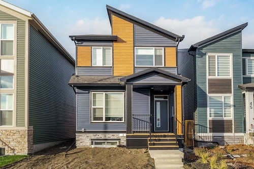 CozyWolf (New 2 Bedroom Suite)