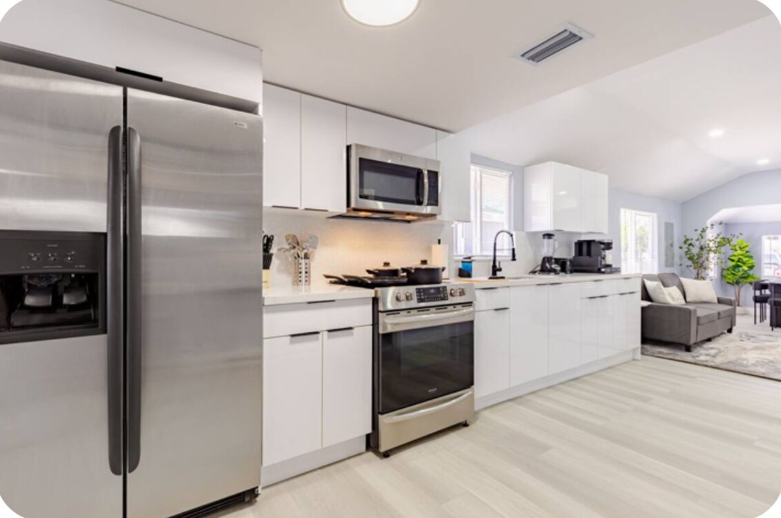 Refrigerador, microondas, horno y parrilla de estufa 