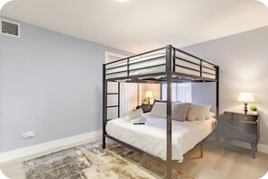 Silitysrauta/-lauta, ilmainen Wi-Fi, vuodevaatteet