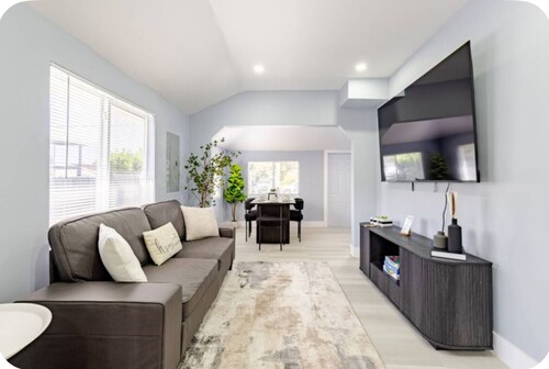 stylish MIAMI HOME NEAR Wynwood, Downtown, Midtown, Design District, Brickell