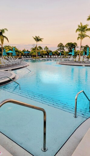 Outdoor pool - Luxury 2BR+Den Condo • Resort Style Vacation • Tiki bar • Sleeps 6 (Venice)