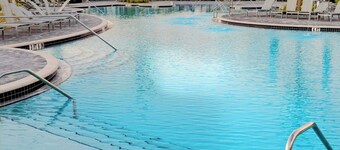 Luxury 2BR+Den Condo • Resort Style Vacation • Tiki bar • Sleeps 6-7