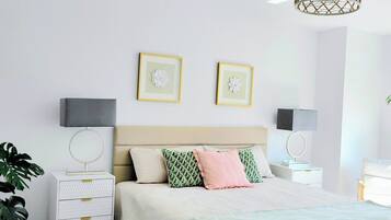 Desk, iron/ironing board, WiFi, bed sheets