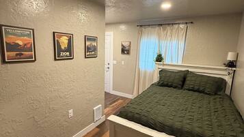 1 bedroom, bed sheets