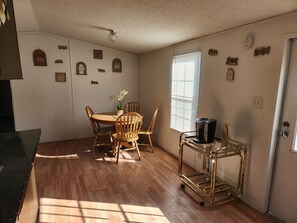 Dining - The Zia Estate- Gated New Mexico Hideaway (Farmington)