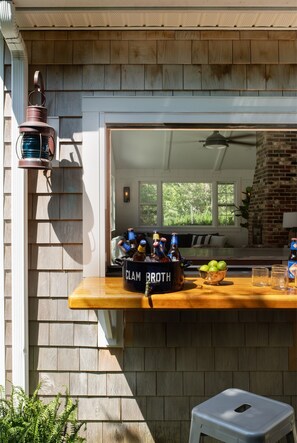 Bar (on property) - Beautiful Cotuit Home w/Amazing Pool, near Beaches (Cotuit)