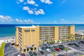 Exterior - Cozy Oceanfront Studio w/ Balcony & Beach Access – Perfect for Couples (Daytona Beach Shores)
