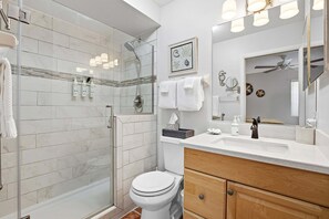 Shower, hair dryer, towels - Charming Beach Condo w/ Pools, Patio & Tennis | Walk to Sand (New Smyrna Beach)