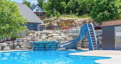 Family & Wellness Retreat: Hot Tub, Sauna, Cold Plunge w/ Lake Views - sleeps 34