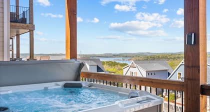Family & Wellness Retreat: Hot Tub, Sauna, Cold Plunge w/ Lake Views - sleeps 34
