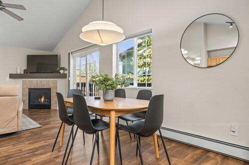 Cozy Mountain Home w/ Hot Tub|5 Min to Ski Resort