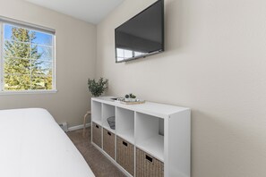 2 bedrooms, iron/ironing board, free WiFi, bed sheets - Cozy Mountain Home w/ Hot Tub|5 Min to Ski Resort (Steamboat Springs)