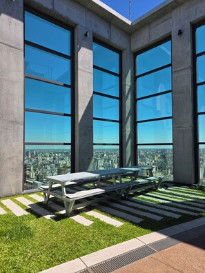 Outdoor dining - The best view from 34 floor in the very best Spot of Buenos Aires. Puerto Madero (Buenos Aires)