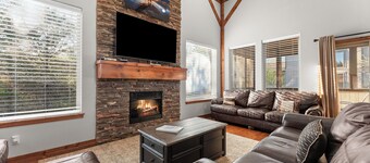 2 Pools Open May 1 - Game/Theater Room -   Private Hot Tub NO PET FEE compu