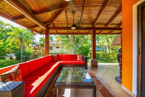 Terrace/patio - BBQ•Pool•Garden•Smart TV•Parking•A/C•King Bed•W/D – Villaggio 376 (Potrero)
