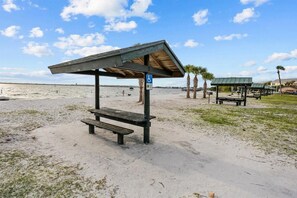 Beach nearby, sun loungers, beach towels