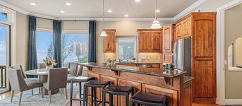 Mulligan Manor, Scenic Golf Views & Fun Amenities!