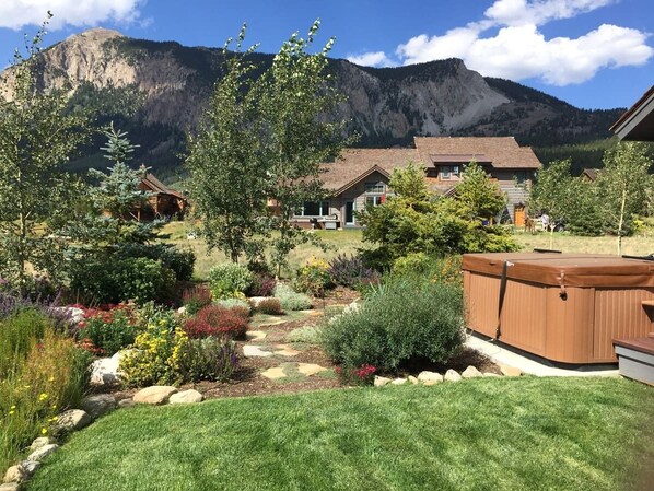 المنطقة المحيطة بالمنشأة