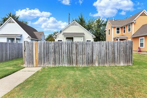 Exterior - Cozy 2-bedroom house in lively Memphis- Ride the Main St Trolley (Memphis)