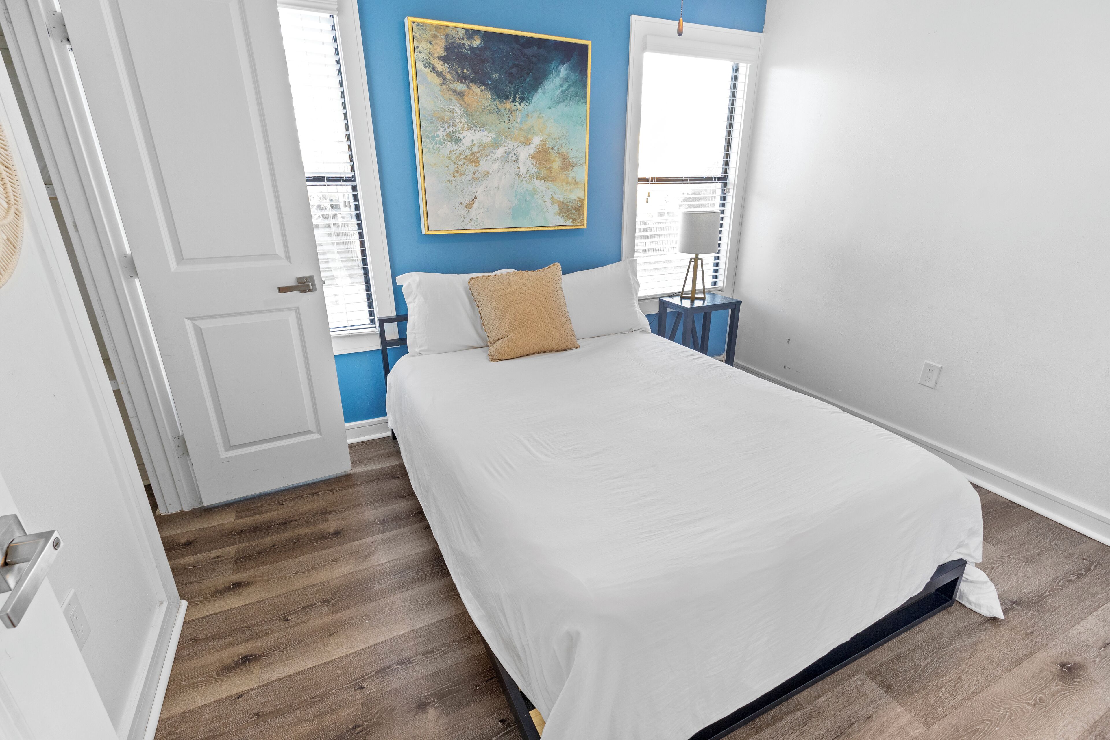 Iron/ironing board, free WiFi, bed sheets