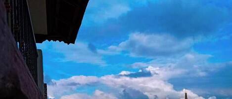 Habitación, balcón, vista a la ciudad | Terraza o patio