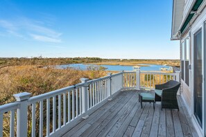Terrace/patio - 2BR Retreat/ Steps to Beach + Stunning Sunset (North Topsail Beach)