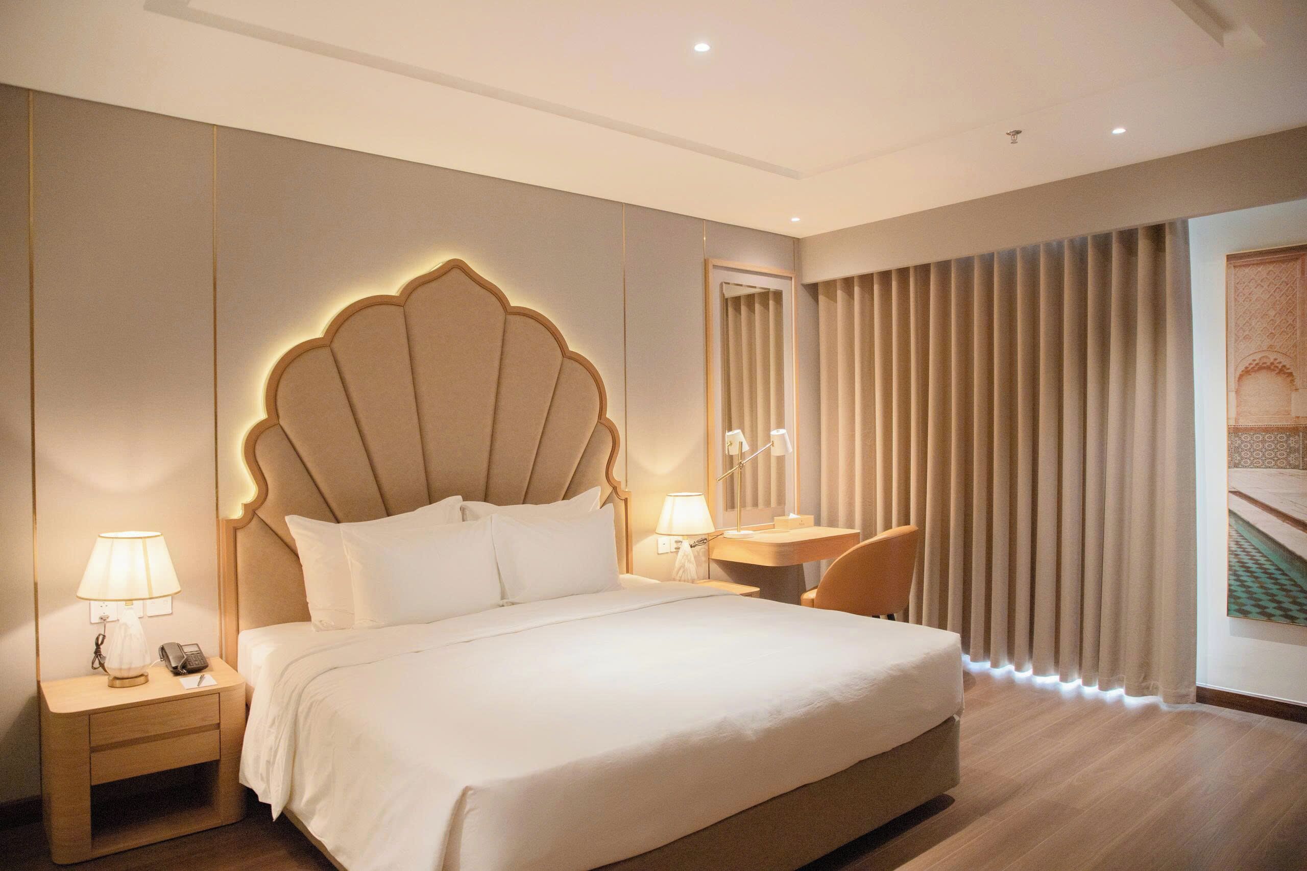 Kahden hengen deluxe-huone yhdelle, 1 suuri parisänky | Tallelokero huoneessa, yksilöllisesti sisustettu