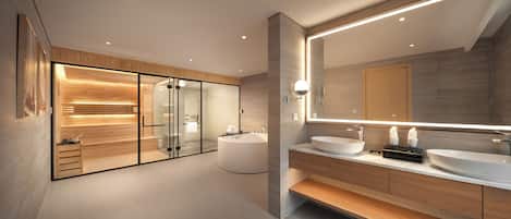 Presidential Studio Suite | Bathroom | Free toiletries, hair dryer, bathrobes, slippers
