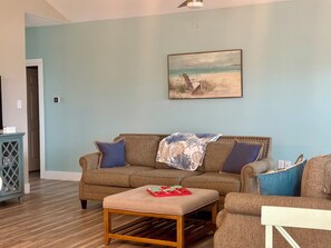 Smart TV - Terrific 3-bedroom waterfront home. Short & long term rentals available (Rockport)
