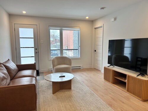 Modern condo by Boisé du Tremblay with parking and fitness equipments
