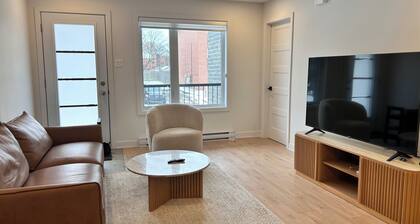 Modern condo by Boisé du Tremblay with parking and fitness equipments