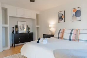 6 bedrooms, desk, iron/ironing board, travel cot - 6BD 4BA W/ 12 Beds, Pool, BBQ, & More (Scottsdale)