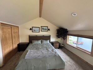 2 bedrooms, iron/ironing board, Internet, bed sheets - Lovely brand new 1-bedroom lakeside cabin in Big Lake perfect for a cozy getaway (Wasilla)