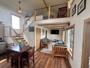 TV - Lovely brand new 1-bedroom lakeside cabin in Big Lake perfect for a cozy getaway (Wasilla)